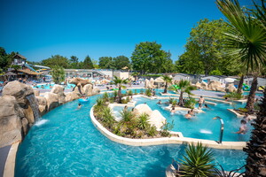 Piscine au camping 5 étoiles Lou Pignada dans les Landes 