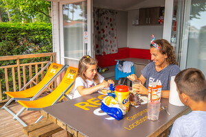 Famille au Camping 5 étoiles Lou Pignada dans les Landes