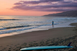 Camping lou pignada le surf pour débutant on répond à toutes vos questions Comment lire les prévisions météo pour avoir les meilleures conditions pour surfer sunset nuages surfeuse