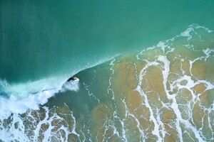 Camping lou pignada le surf pour débutant on répond à toutes vos questions Comment lire les prévisions météo pour avoir les meilleures conditions pour surfer vue drone surfeur tube vague