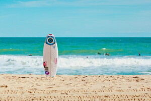 Camping lou pignada le surf pour débutant on répond à toutes vos questions Où trouver les meilleurs spots pour apprendre planche plantée dans le sable en bord de mer pour indiquer top place