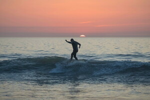 Camping lou pignada le surf pour débutant on répond à toutes vos questions Quel est le tarif pour apprendre à surfer ça n'a pas de prix de surfer au coucher du soleil