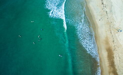 Seignosse plage vue aerienne drone surf surfeurs vagues ocean atlantique